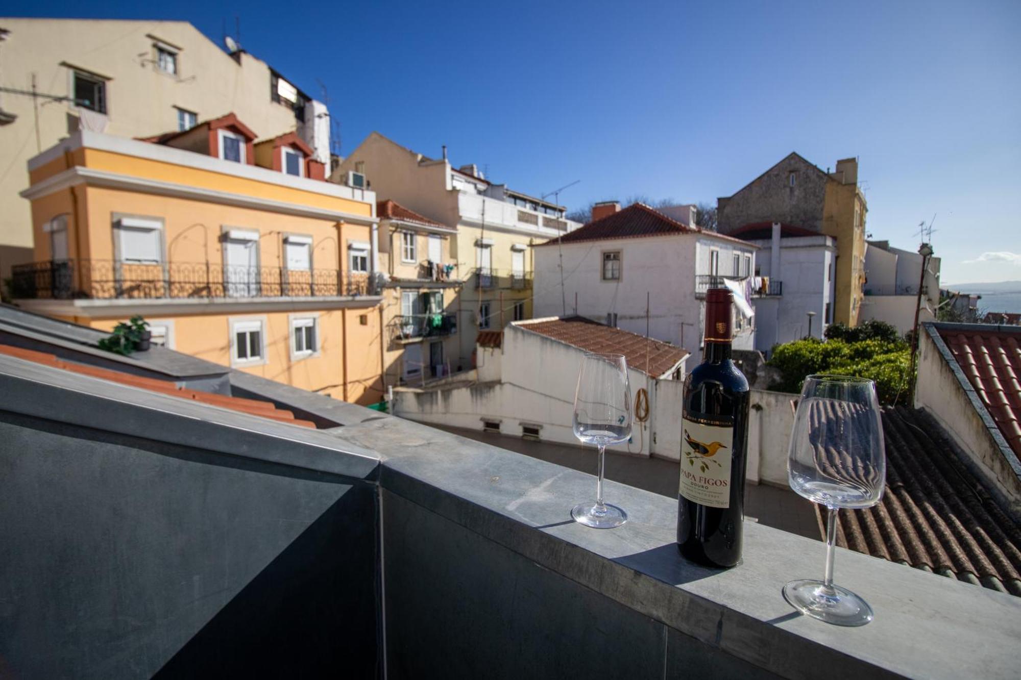 Loios Studios And Apartments Lisbon Exterior photo