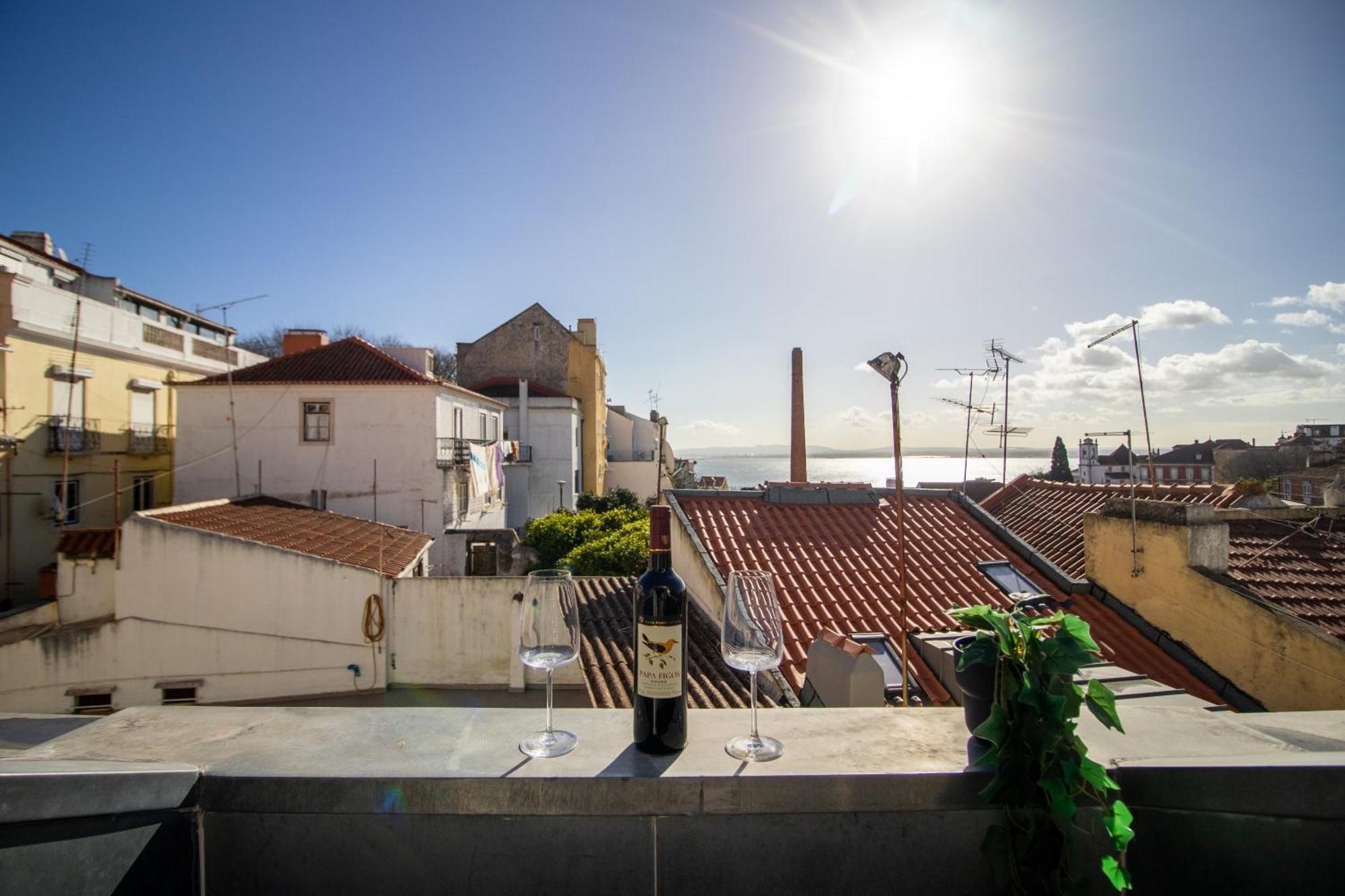 Loios Studios And Apartments Lisbon Exterior photo