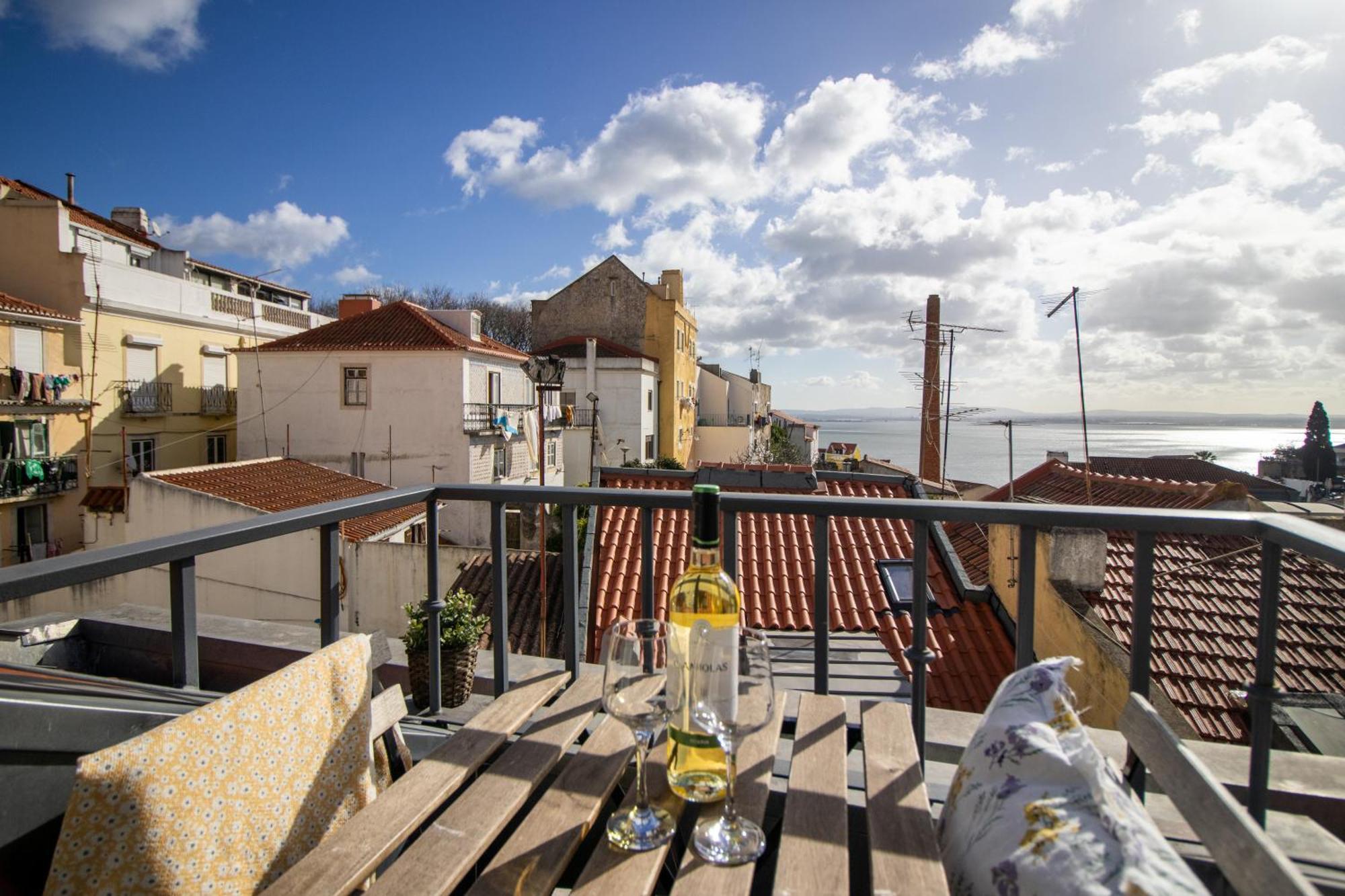 Loios Studios And Apartments Lisbon Exterior photo