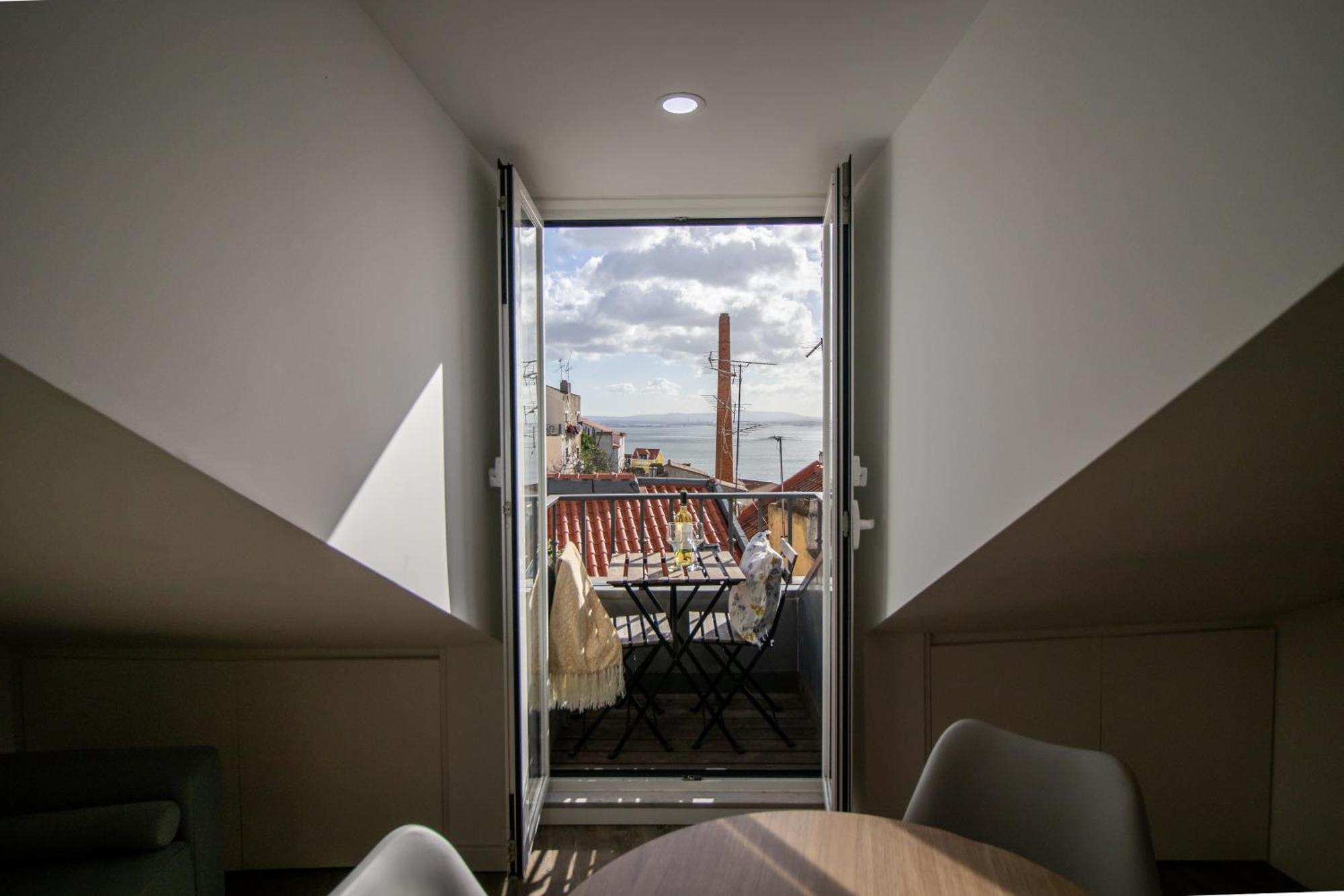 Loios Studios And Apartments Lisbon Exterior photo